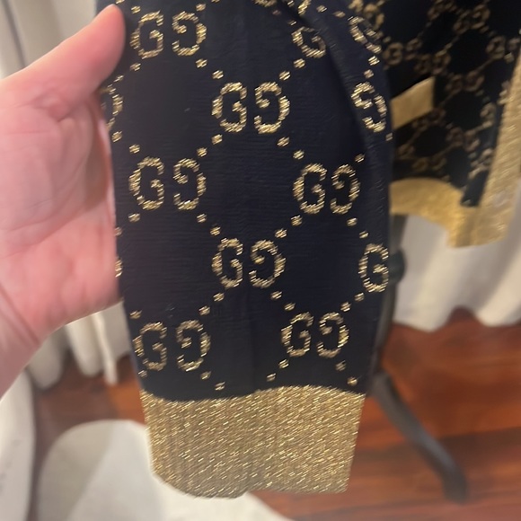 Gucci intarsia navy blue cardigan, gold metallic logo, thread, and trim - Picture 5 of 11